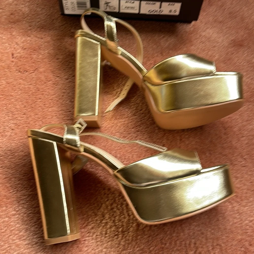 Lulus gold dressy /wedding shoes almost new - Picture 5 of 17